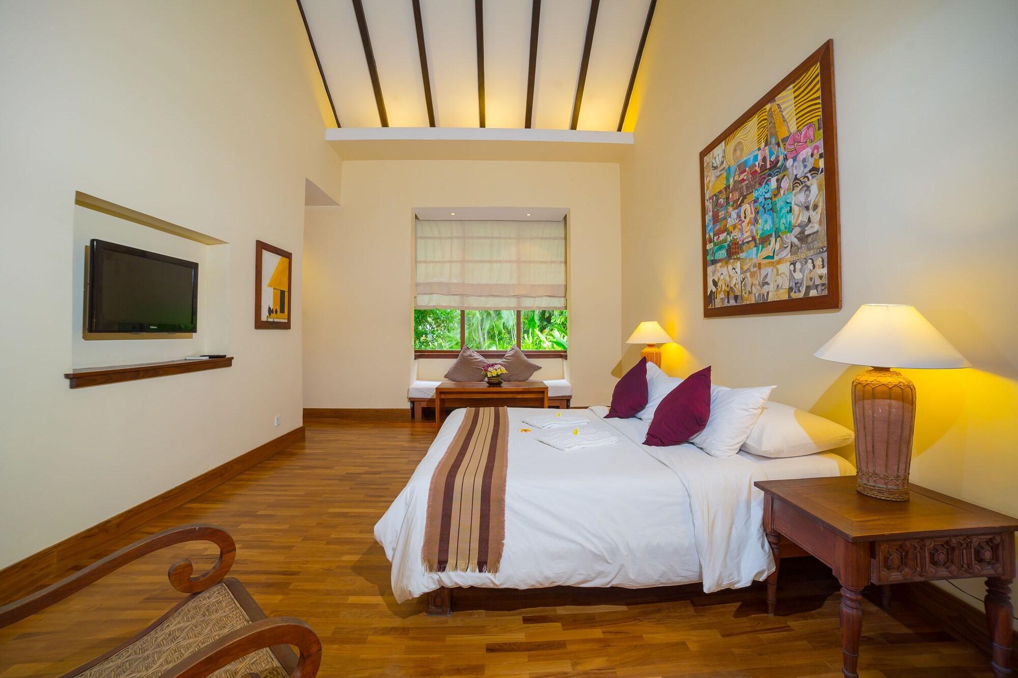 The @ Tharabar Gate Hotel