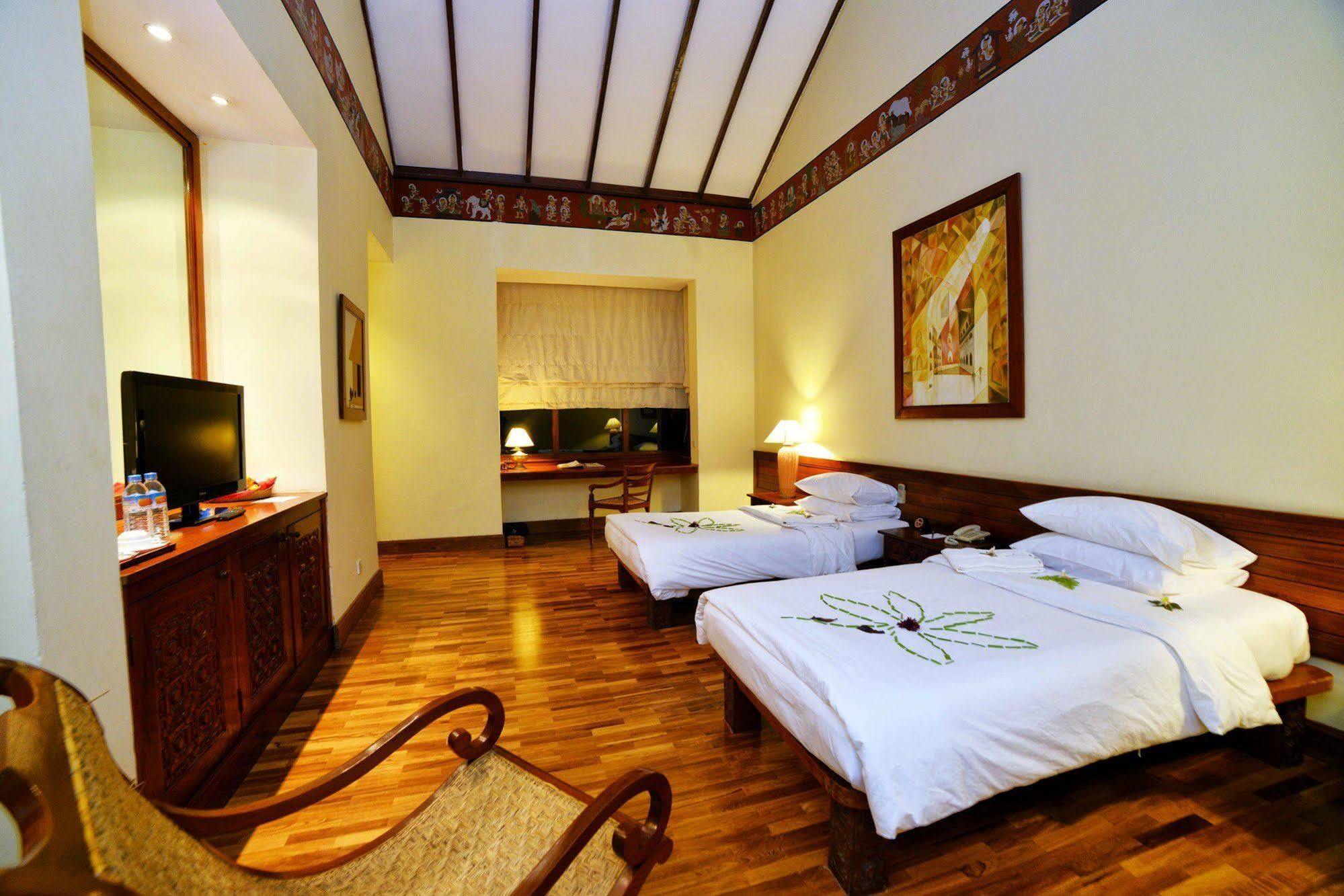 The @ Tharabar Gate Hotel