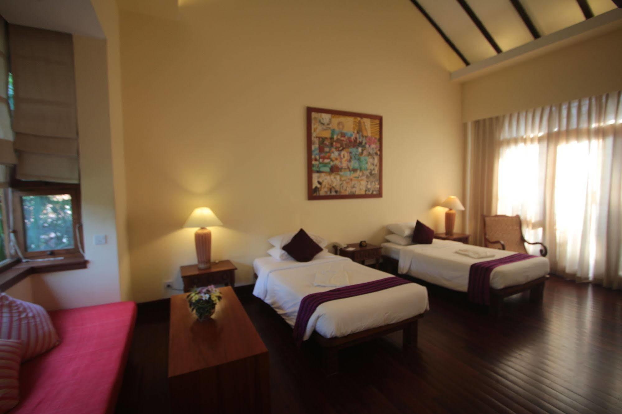 Hotel The @ Tharabar Gate