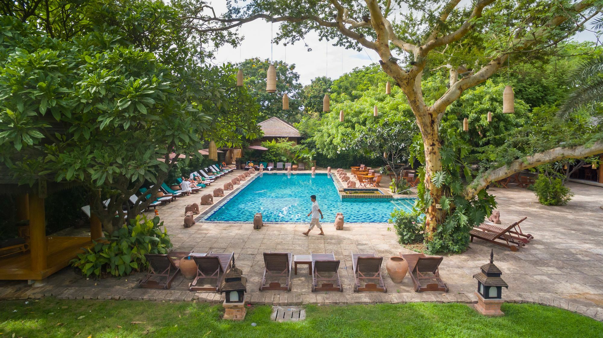 The @ Tharabar Gate Hotel